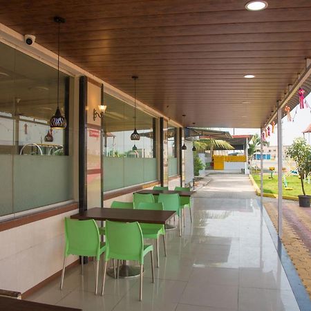 Hotel Rajratna Executive Supe Bagian luar foto