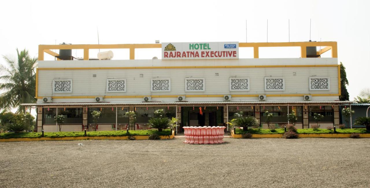 Hotel Rajratna Executive Supe Bagian luar foto