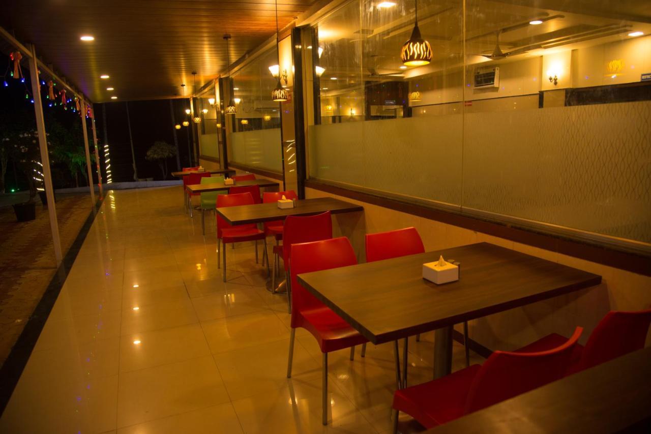 Hotel Rajratna Executive Supe Bagian luar foto