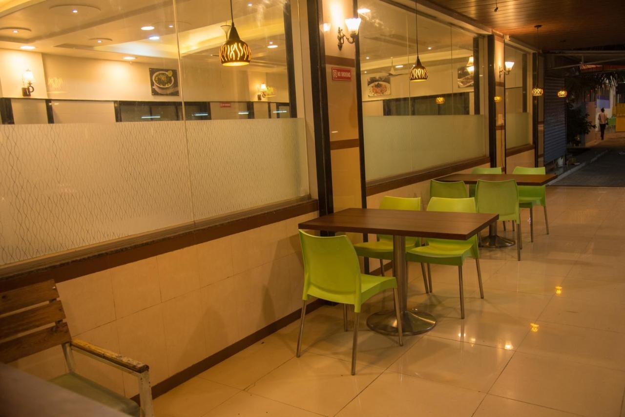 Hotel Rajratna Executive Supe Bagian luar foto